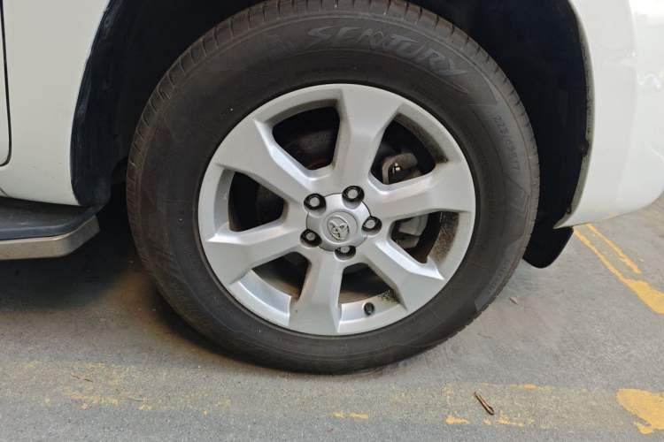 Used Toyota RAV4 2011 2.0L Automatic Classic Edition Right Front Wheel Hub