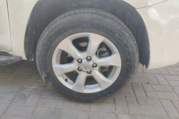 Used Toyota RAV4 2011 2.0L Manual Classic Edition Right Front Wheel Hub