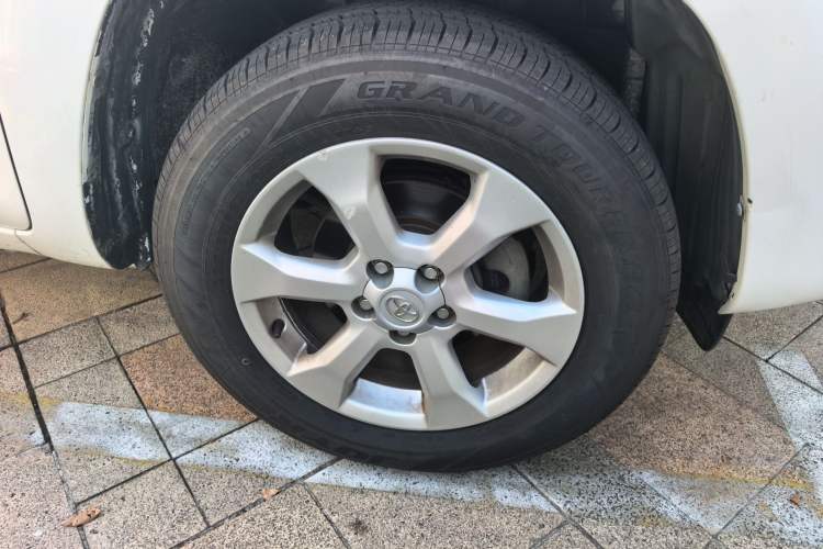 Used Toyota RAV4 2011 2.0L Automatic Classic Edition Right Front Wheel Hub