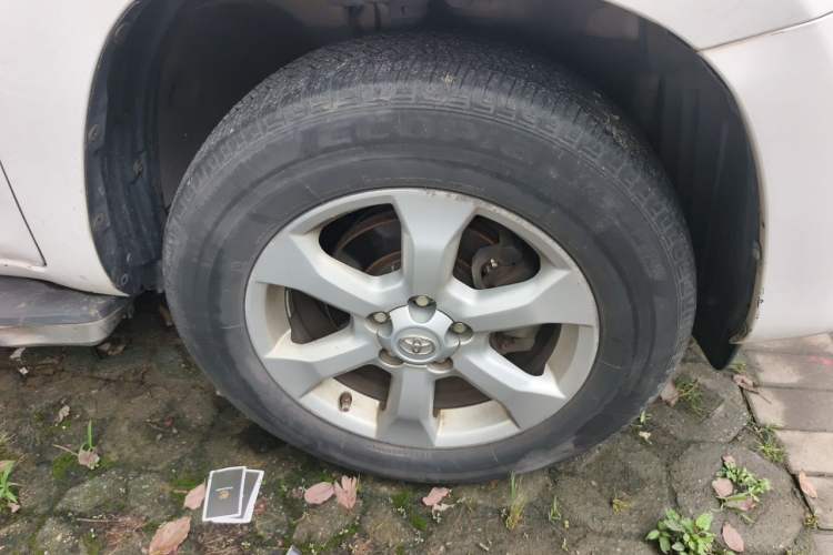 Used Toyota RAV4 2011 2.0L Automatic 4x4 Edition Right Front Wheel Hub