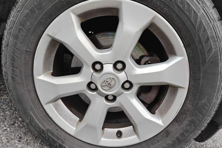 Used Toyota RAV4 2011 2.0L Automatic Classic Edition Right Front Wheel Hub