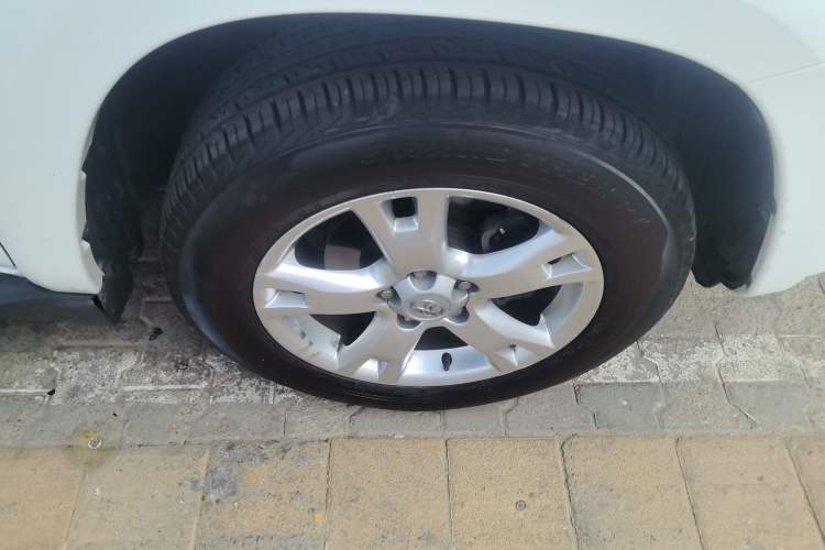 Used Toyota RAV4 2011 2.0L Automatic 4x4 Edition Right Front Wheel Hub
