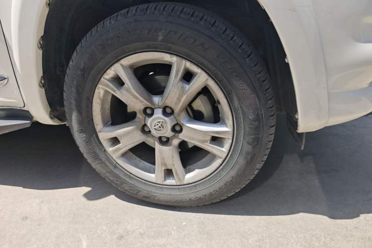 Used Toyota RAV4 2011 2.0L Automatic Luxury Edition Right Front Wheel Hub