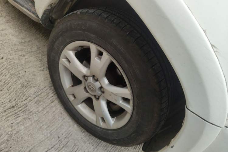 Used Toyota RAV4 2011 2.0L Automatic 4x4 Edition Right Front Wheel Hub