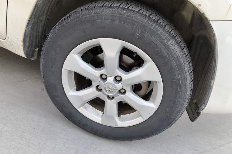 Used Toyota RAV4 2011 2.0L Automatic Classic Edition Right Front Wheel Hub