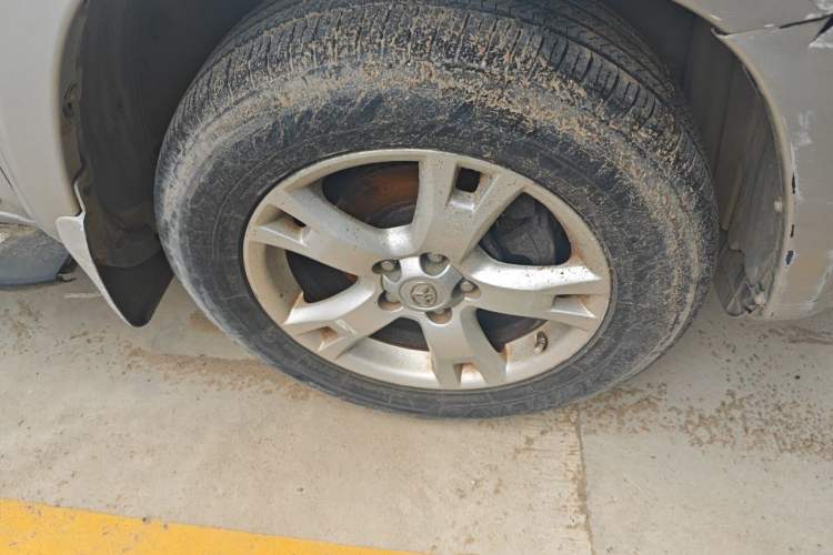 Used Toyota RAV4 2011 2.4L Automatic 4x4 Luxury Edition Right Front Wheel Hub