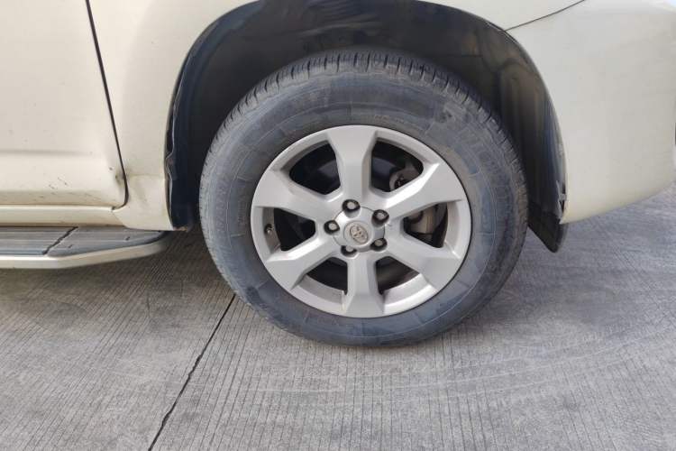 Used Toyota RAV4 2011 2.0L Automatic Classic Edition Right Front Wheel Hub