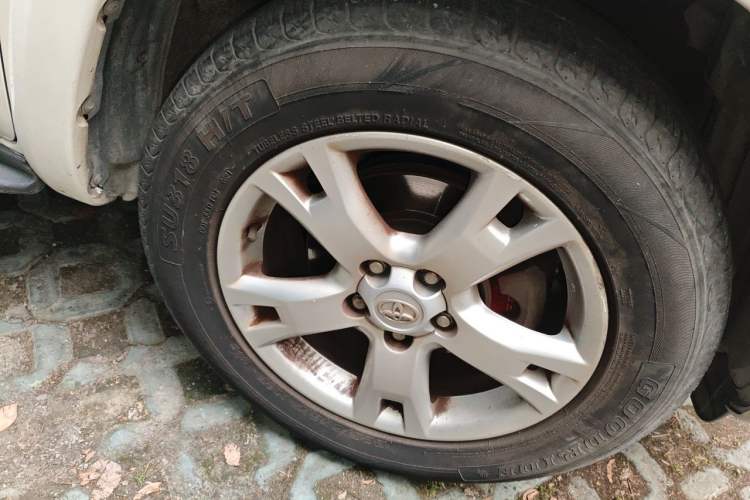 Used Toyota RAV4 2011 2.0L Automatic Luxury Edition Right Front Wheel Hub