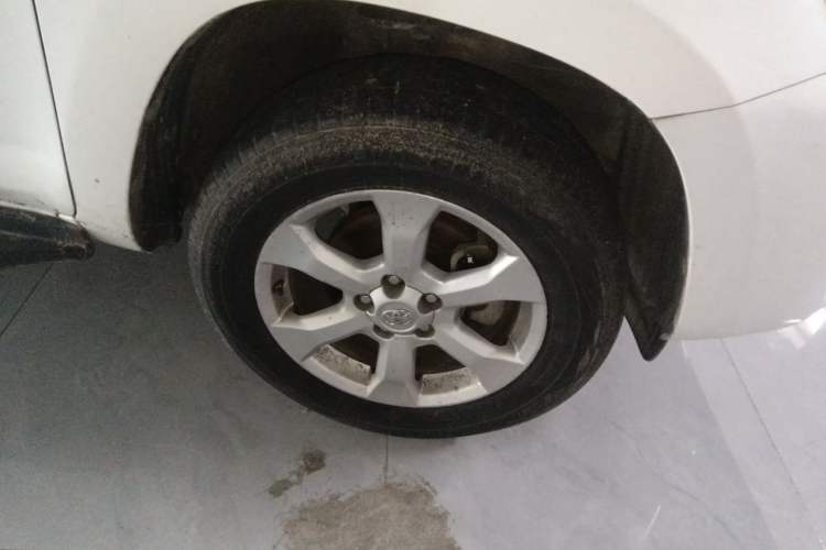 Used Toyota RAV4 2011 2.0L Automatic Classic Edition Right Front Wheel Hub