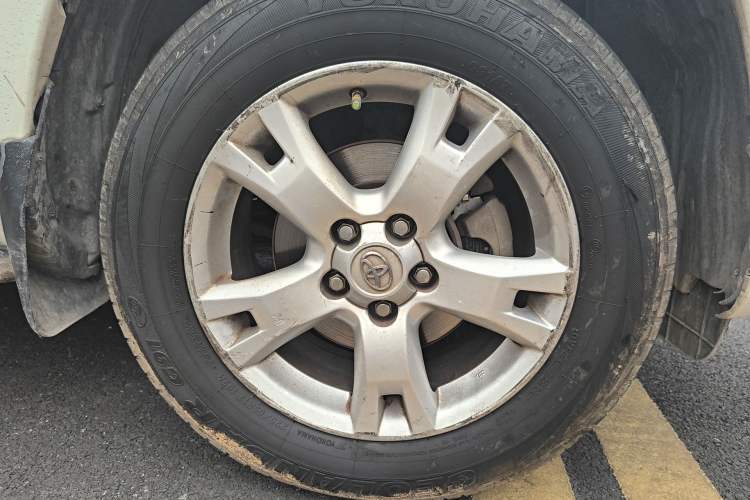 Used Toyota RAV4 2011 2.0L Automatic Luxury Edition Right Front Wheel Hub
