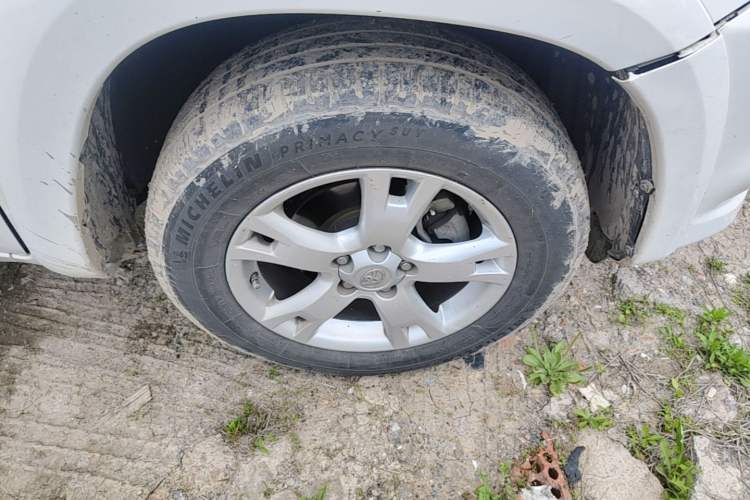 Used Toyota RAV4 2011 2.4L Automatic 4x4 Luxury Edition Right Front Wheel Hub