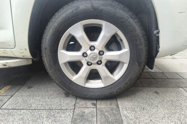 Used Toyota RAV4 2011 2.0L Automatic Classic Edition Right Front Wheel Hub