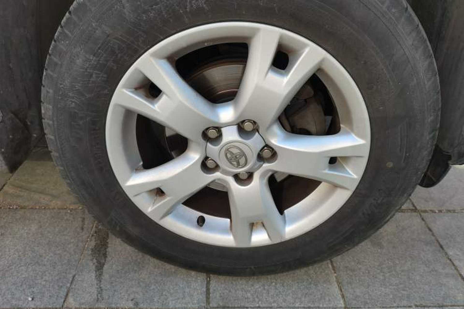 Used Toyota RAV4 2011 2.0L Automatic 4x4 Edition Right Front Wheel Hub