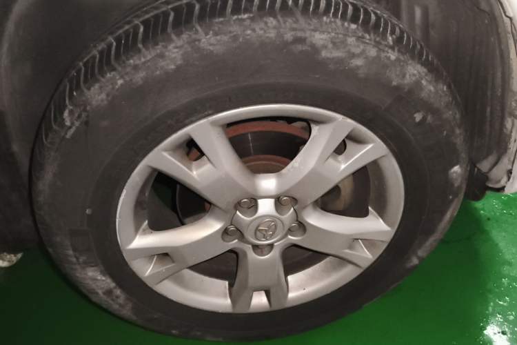 Used Toyota RAV4 2011 2.0L Automatic Luxury Edition Right Front Wheel Hub