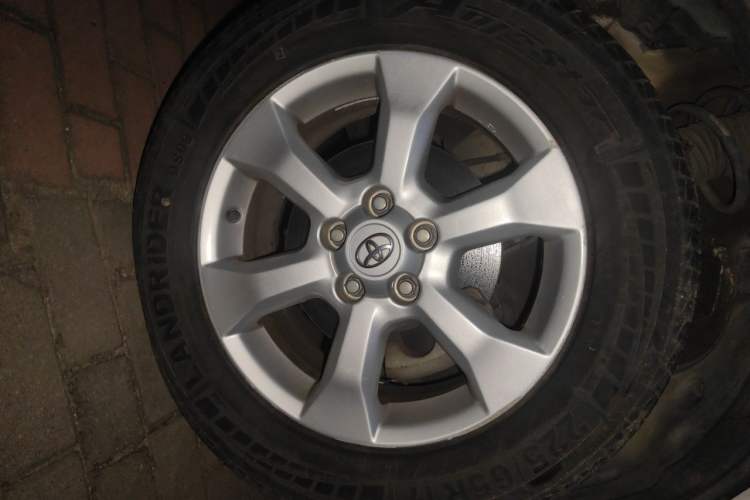 Used Toyota RAV4 2011 2.0L Automatic Classic Edition Right Front Wheel Hub