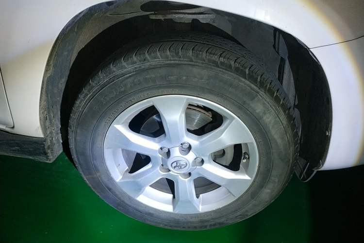 Used Toyota RAV4 2011 2.0L Manual Classic Edition Right Front Wheel Hub