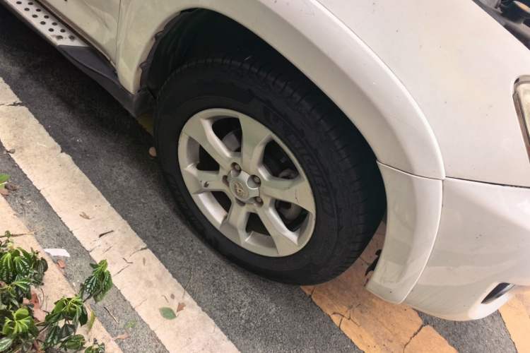 Used Toyota RAV4 2011 2.4L Automatic 4x4 Supreme Navigation Edition Right Front Wheel Hub