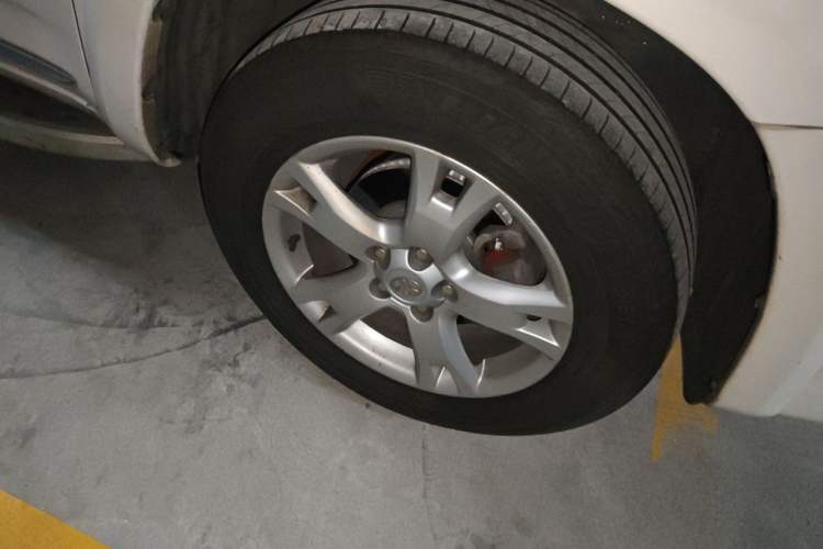 Used Toyota RAV4 2011 2.4L Automatic 4x4 Supreme Edition Right Front Wheel Hub