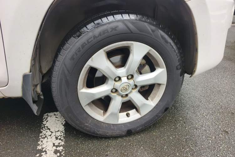 Used Toyota RAV4 2011 2.0L Automatic Classic Edition Right Front Wheel Hub