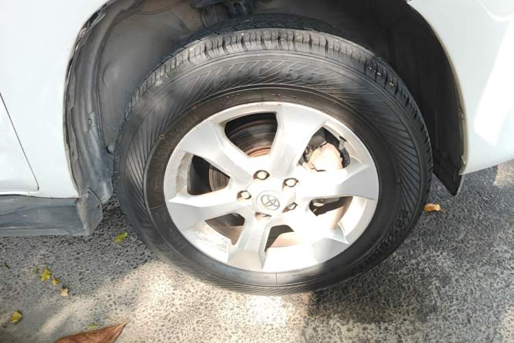 Used Toyota RAV4 2011 2.0L Automatic Classic Edition Right Front Wheel Hub