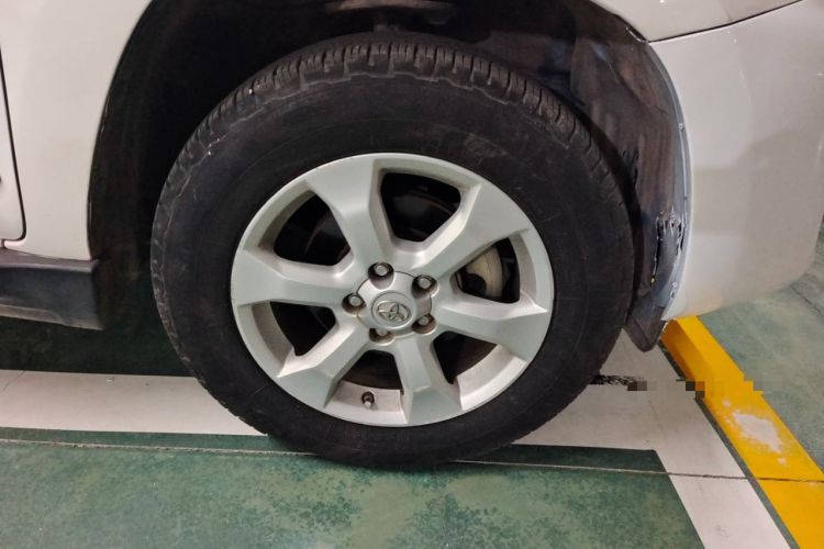 Used Toyota RAV4 2011 2.0L Automatic Classic Edition Right Front Wheel Hub