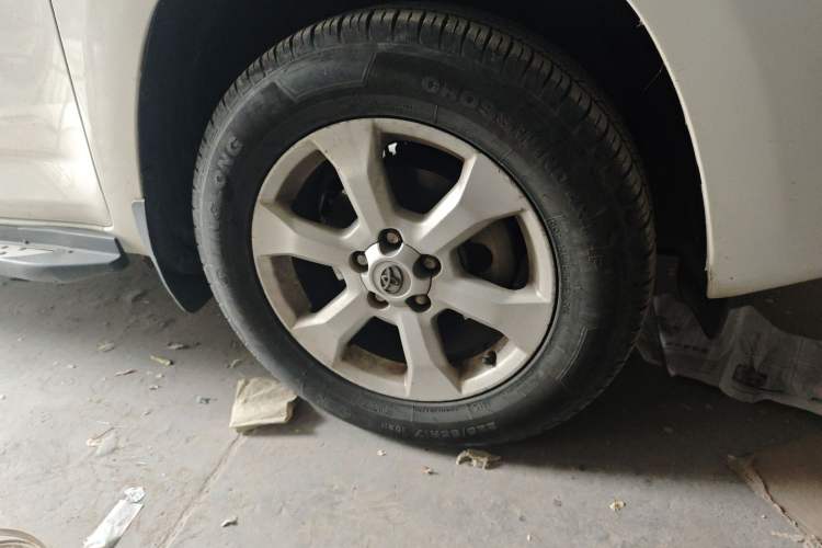 Used Toyota RAV4 2011 2.0L Manual Classic Edition Right Front Wheel Hub
