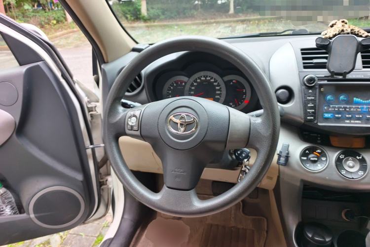 Used Toyota RAV4 2011 2.0L Automatic 4x4 Edition Steering Wheel