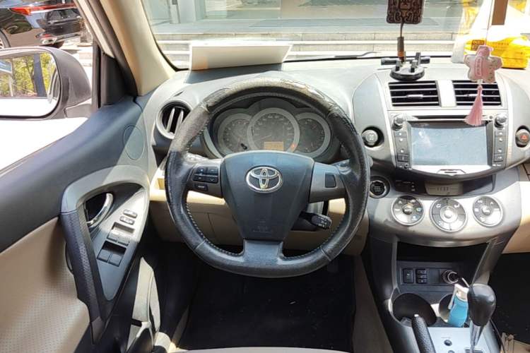 Used Toyota RAV4 2011 2.4L Automatic 4x4 Supreme Navigation Edition Steering Wheel