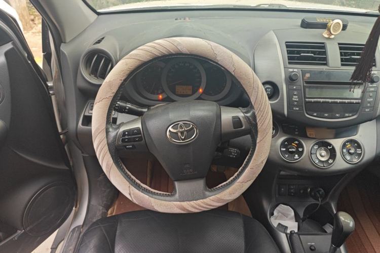 Used Toyota RAV4 2011 2.4L Automatic 4x4 Luxury Edition Steering Wheel