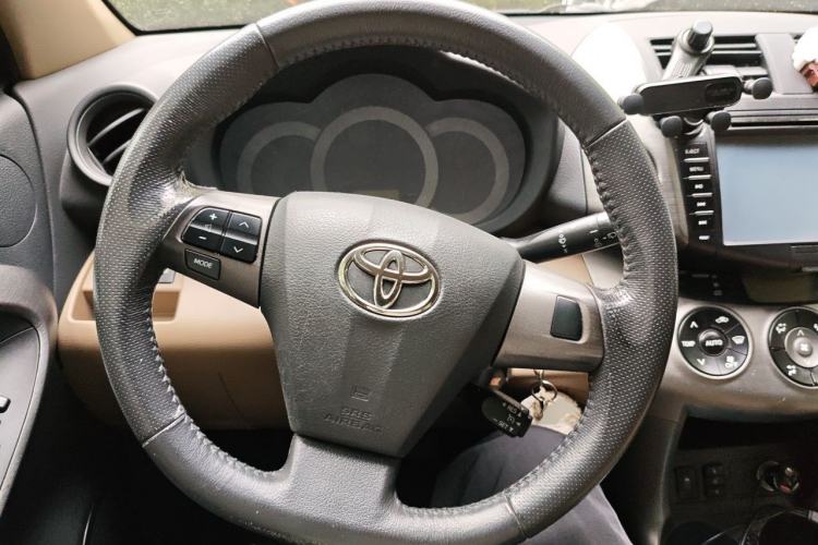 Used Toyota RAV4 2011 2.0L Automatic Luxury Edition Steering Wheel