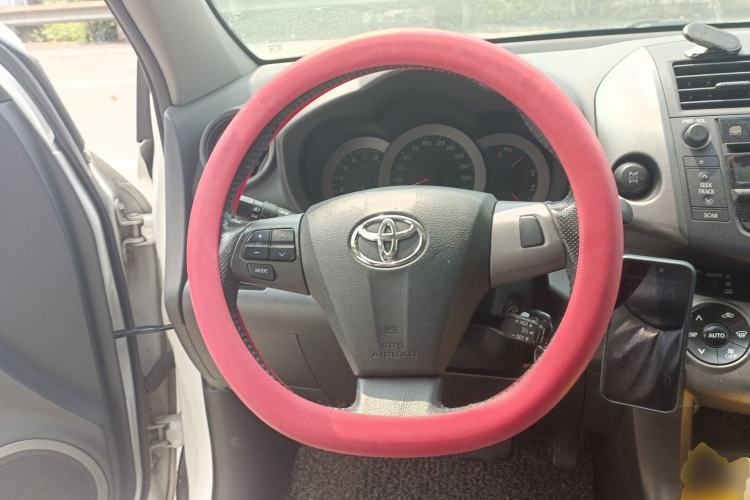 Used Toyota RAV4 2011 2.4L Automatic 4x4 Luxury Edition Steering Wheel