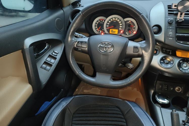 Used Toyota RAV4 2011 2.4L Automatic 4x4 Luxury Edition Steering Wheel