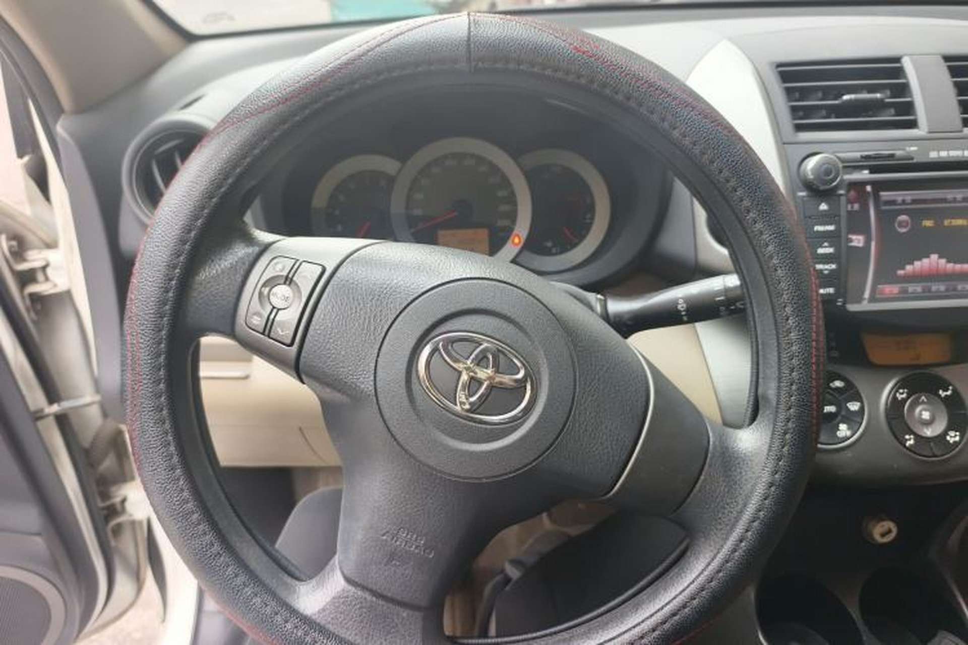 Used Toyota RAV4 2011 2.0L Automatic 4x4 Edition Steering Wheel