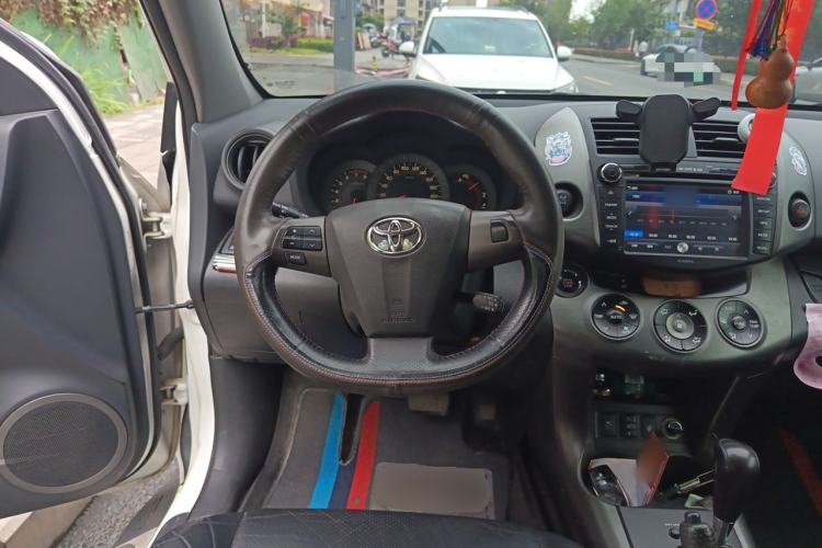 Used Toyota RAV4 2011 2.4L Automatic 4x4 Luxury Edition Steering Wheel