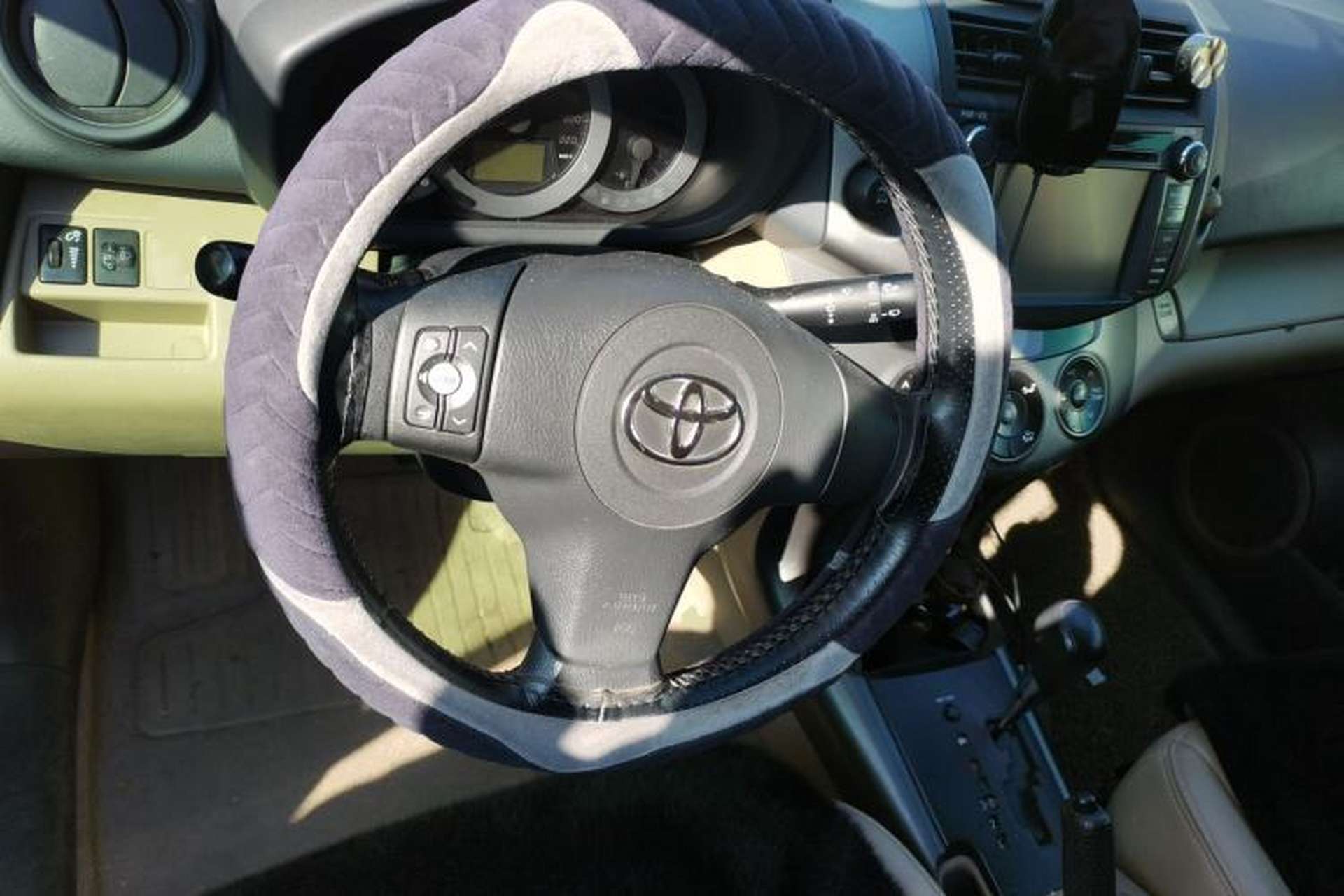 Used Toyota RAV4 2011 2.0L Automatic 4x4 Edition Steering Wheel