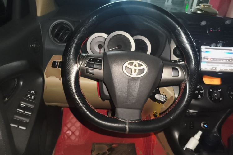 Used Toyota RAV4 2011 2.0L Automatic Luxury Edition Steering Wheel