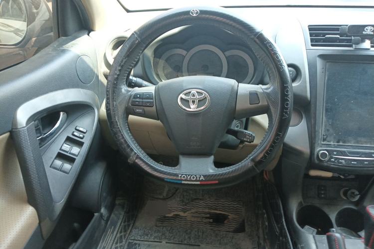 Used Toyota RAV4 2011 2.4L Automatic 4x4 Luxury Edition Steering Wheel