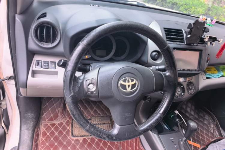 Used Toyota RAV4 2011 2.4L Automatic 4x4 Supreme Navigation Edition Steering Wheel