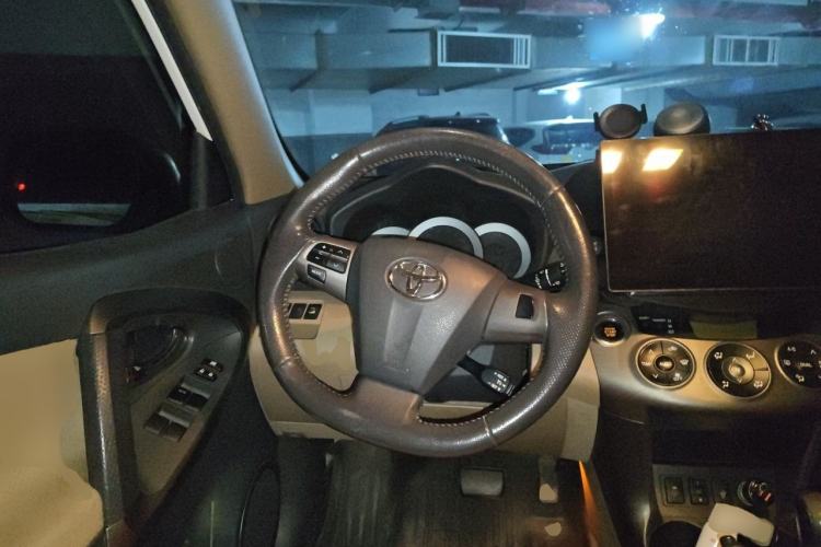 Used Toyota RAV4 2011 2.4L Automatic 4x4 Supreme Edition Steering Wheel