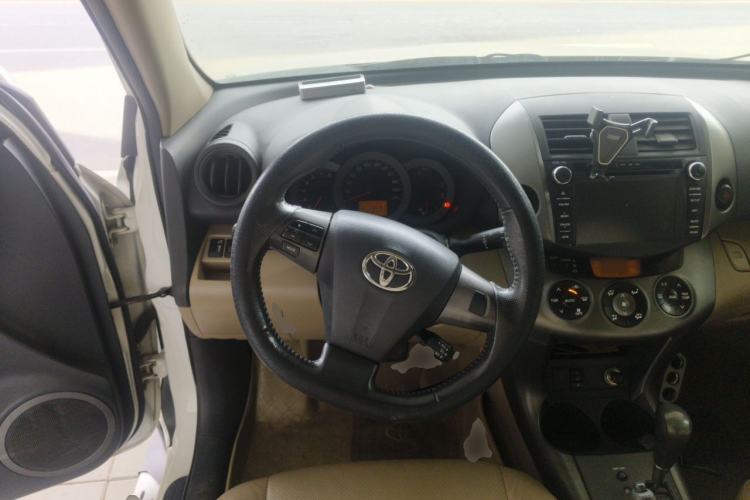 Used Toyota RAV4 2011 2.4L Automatic 4x4 Luxury Edition Steering Wheel