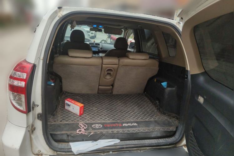 Used Toyota RAV4 2011 2.0L Automatic 4x4 Edition Trunk