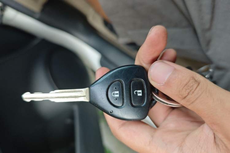 Used Toyota RAV4 2011 2.0L Automatic Classic Edition Vehicle Key