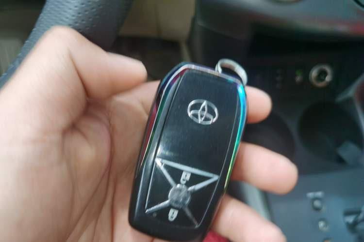 Used Toyota RAV4 2011 2.4L Automatic 4x4 Supreme Navigation Edition Vehicle Key