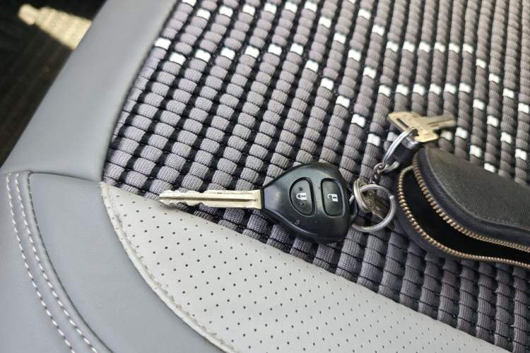 Used Toyota RAV4 2011 2.0L Automatic Luxury Edition Vehicle Key