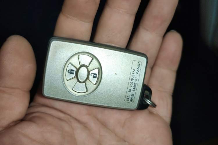 Used Toyota RAV4 2011 2.4L Automatic 4x4 Supreme Navigation Edition Vehicle Key