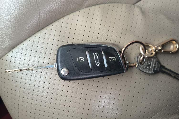 Used Toyota RAV4 2011 2.0L Automatic Luxury Edition Vehicle Key