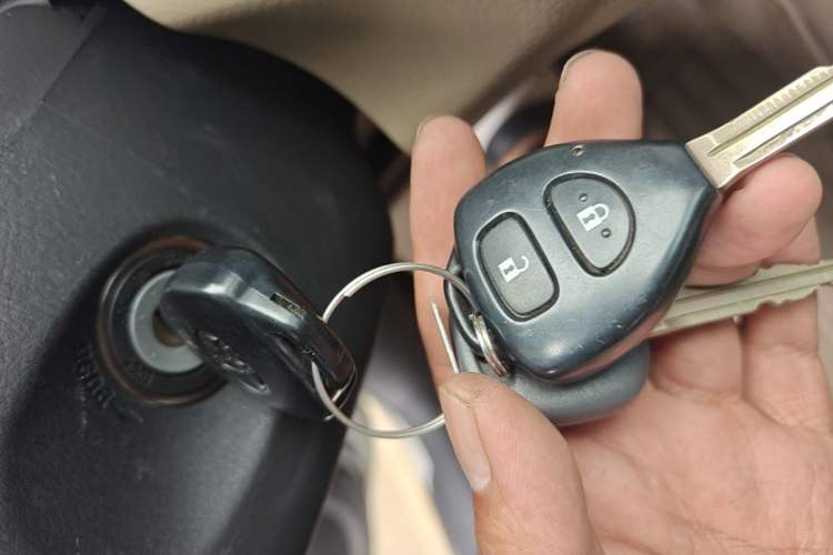 Used Toyota RAV4 2011 2.4L Automatic 4x4 Luxury Edition Vehicle Key