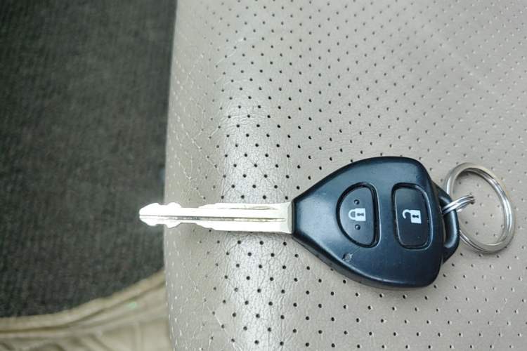 Used Toyota RAV4 2011 2.4L Automatic 4x4 Luxury Edition Vehicle Key
