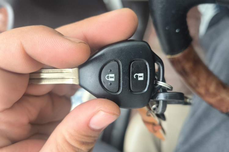 Used Toyota RAV4 2011 2.0L Automatic Classic Edition Vehicle Key