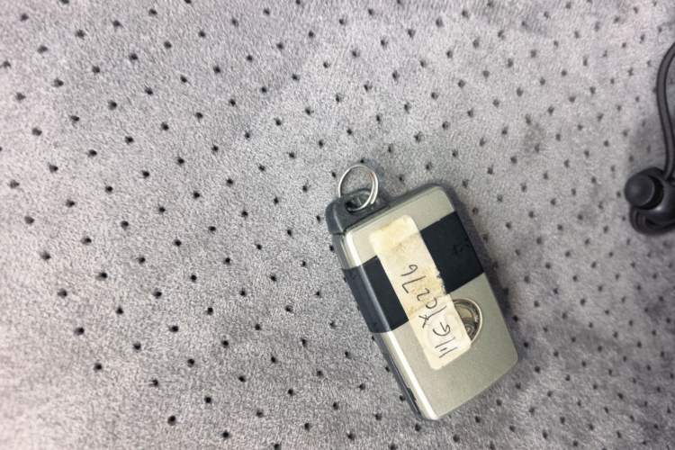 Used Toyota RAV4 2011 2.4L Automatic 4x4 Supreme Navigation Edition Vehicle Key